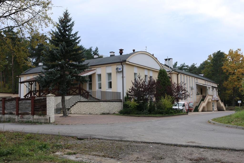 Hotel Lachowka Krepiec Екстериор снимка