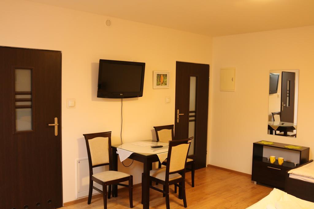 Hotel Lachowka Krepiec Екстериор снимка
